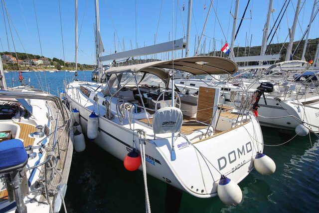 Bavaria Cruiser 56 - 5 + 1 cab. Domo